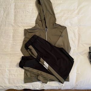 2 Body Glove and 1 Russell DriPower 360